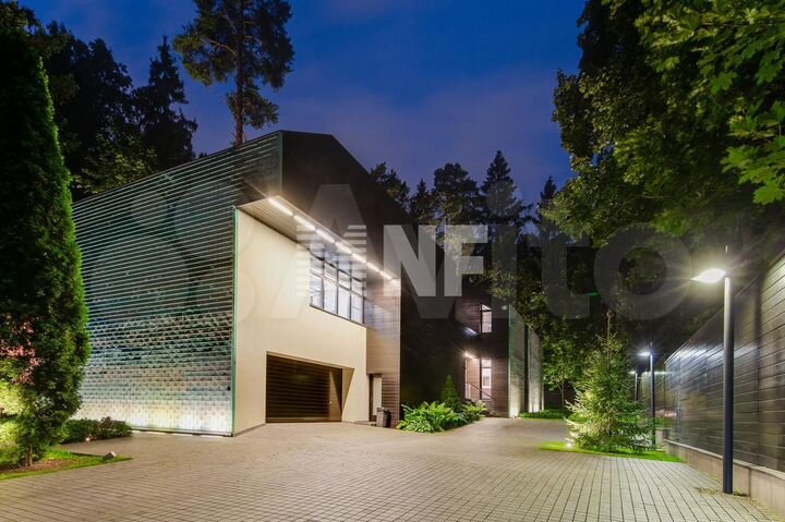 Дом 850 м² на участке 24,5 сот.