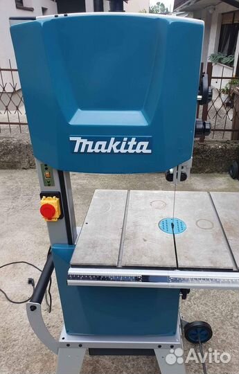 Ленточная пила Makita LB1200F