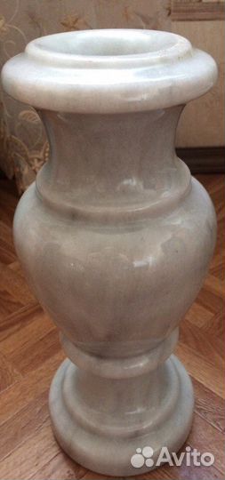 Мраморная Ваза новая высота 30 см диаметр 13 см