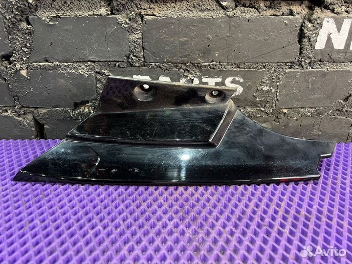 Накладка на стоп-сигнал правая Nissan X-Trail