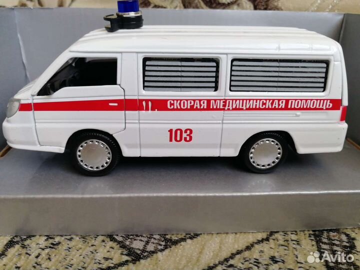 Игрушка скорая помощь