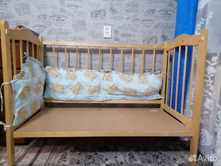 Детская кроватка с матрасом