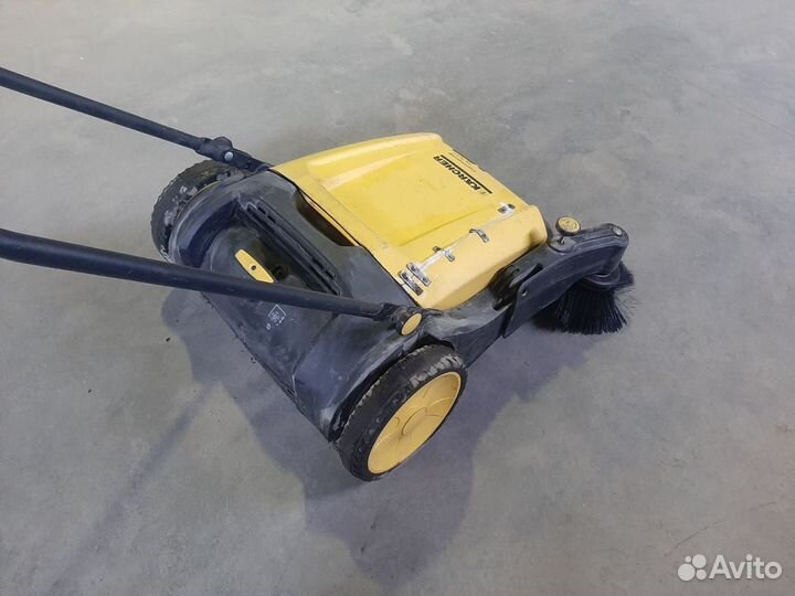 Karcher KM 70/20 C - ручная подметальная машина