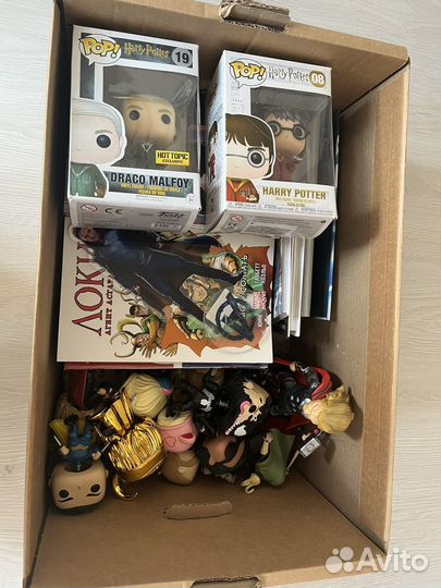 Коробка комиксов marvel и фигурок fanko pop
