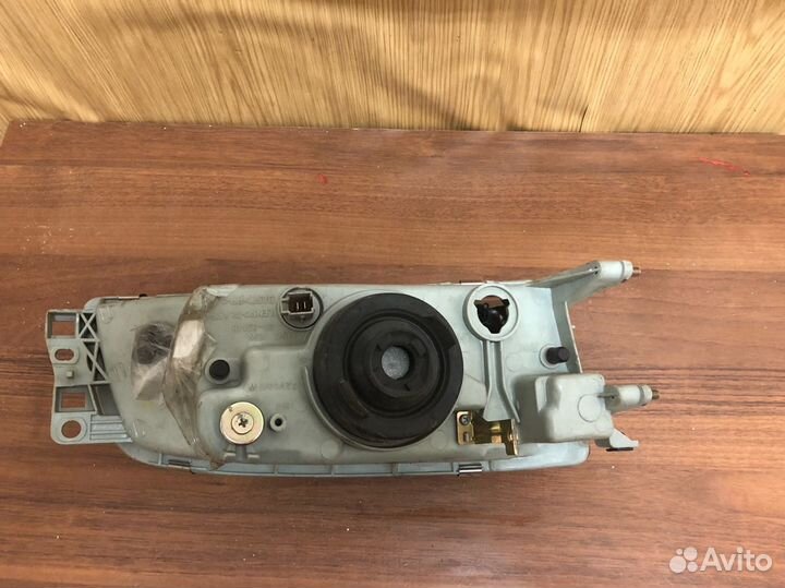 Фара левая Mitsubishi Lancer