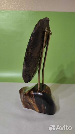 Аммонит на камне для интерьера