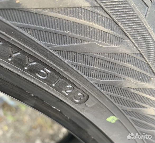 Yokohama Ice Guard IG65 275/45 R20