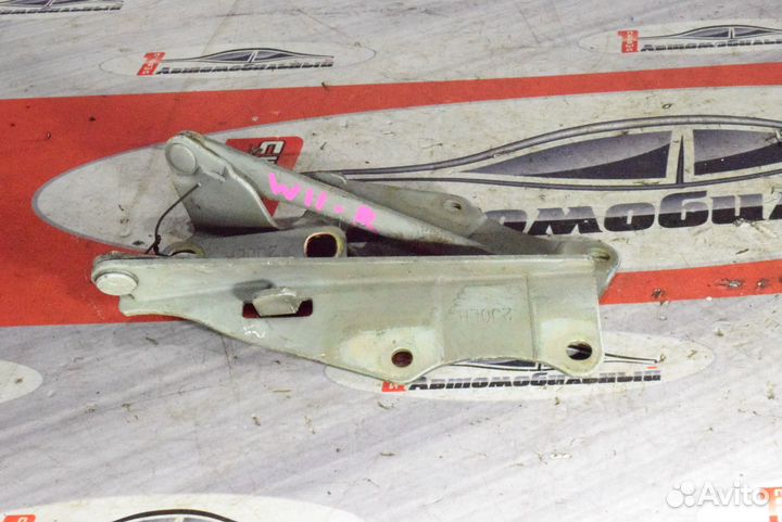 Петля капота c Nissan Bluebird QU14 QG18DD