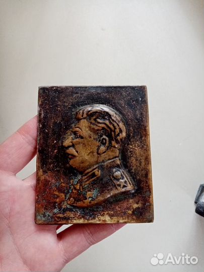 Барельеф сталина