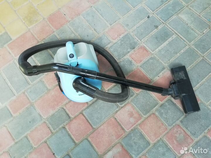 Пылесос Еlenberg VC-2004