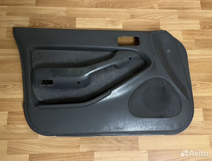 Обшивка двери toyota vista