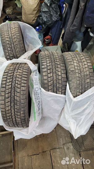Dunlop SP Winter Ice 01 215/50 R17 95T