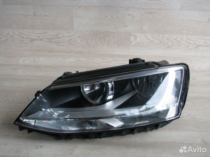 Volkswagen Jetta 6 Фара передняя левая 2010+