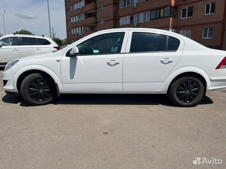 Opel Astra 1.8 МТ, 2011, 230 000 км