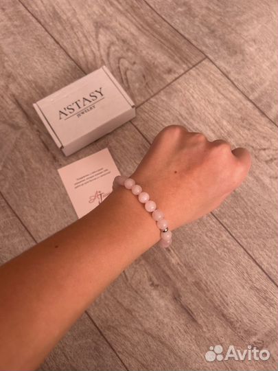 Браслет из натурального розового кварца,на леске