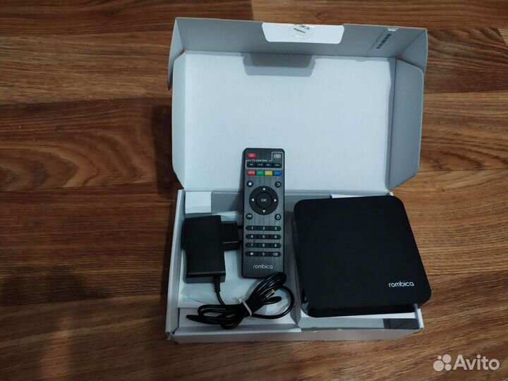 Приставка Smart TV Pombica Smart Box 4К VOO3