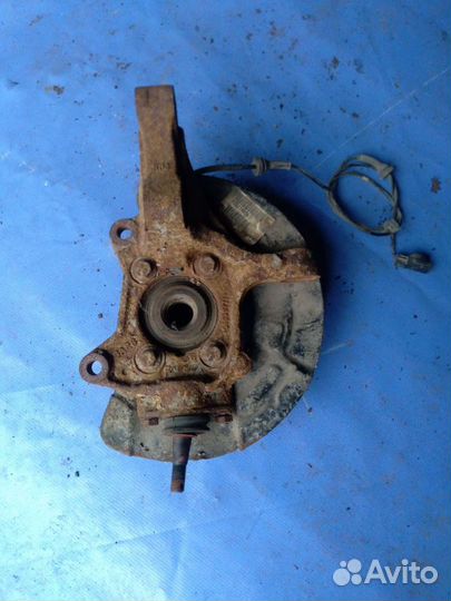 Volvo XC90 2005 кулак поворотный правый