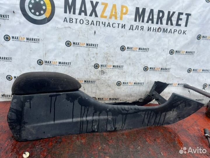 Подлокотник Ford Mondeo 1 2.0 1996