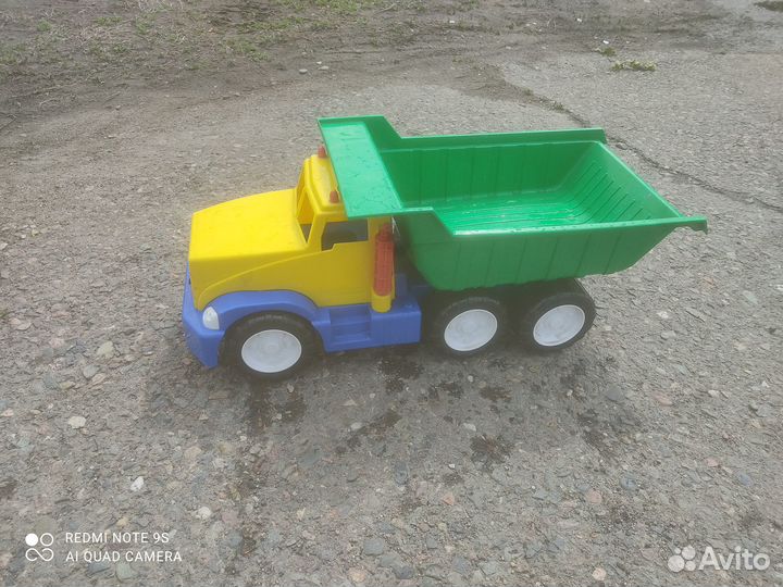 Игрушка самосвал