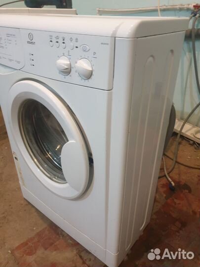 Стиральная машина Indesit 33см глубина