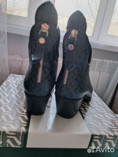 Полусапожки-казаки новые