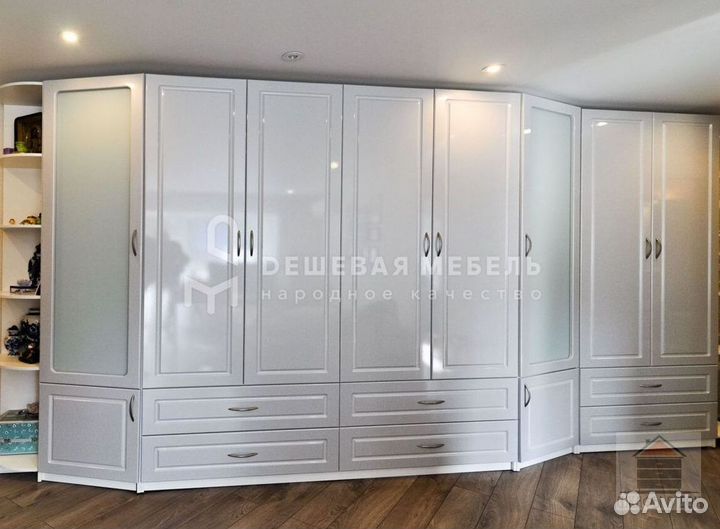 Распашной шкаф