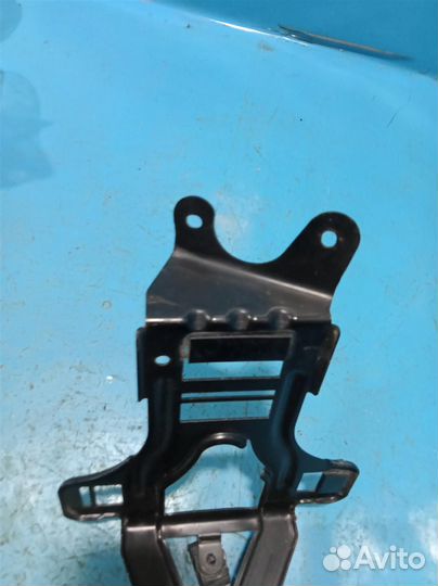 Кронштейн блока управления Audi Q7 (2006-2016)