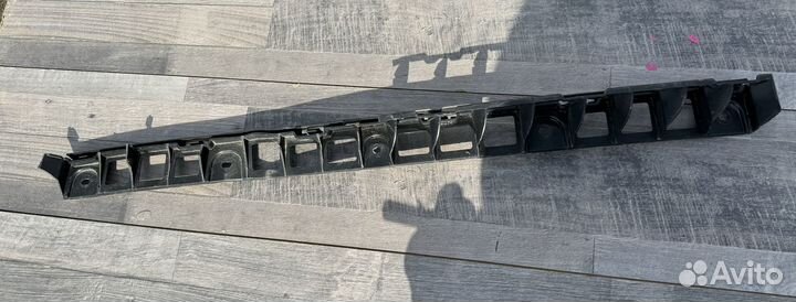 Skoda rapid кронштейн заднего бампера