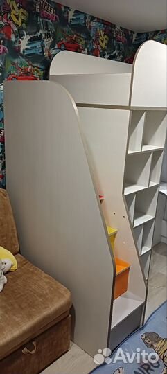 Детская кровать чердак со столом и шкафом