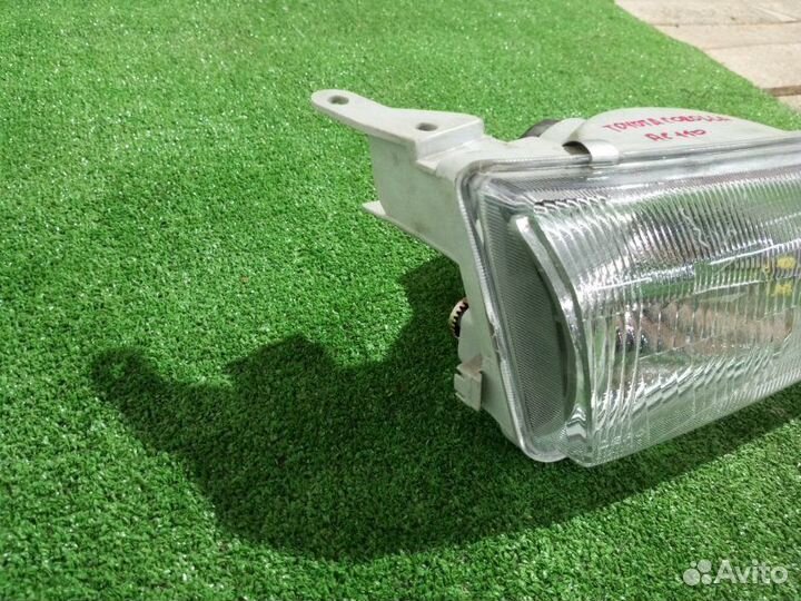 Фара галогеновая правая Toyota Corolla AE110