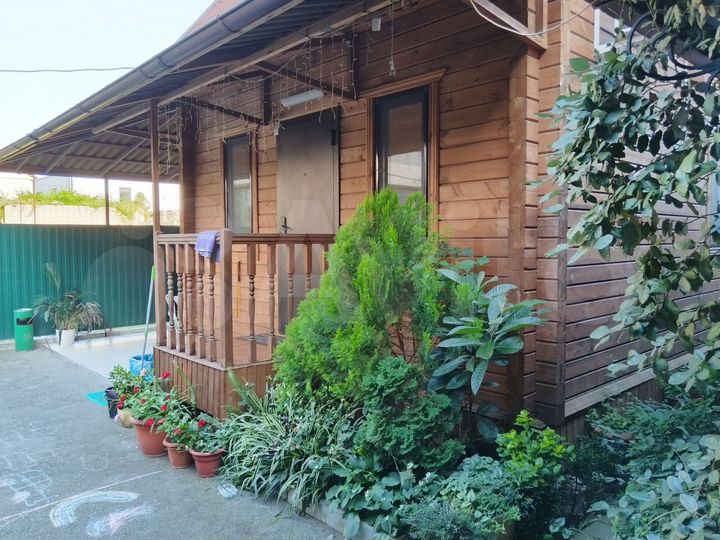 Комната 60 м² в 2-к., 1/2 эт.