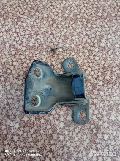 Петля двери Kia Spectra