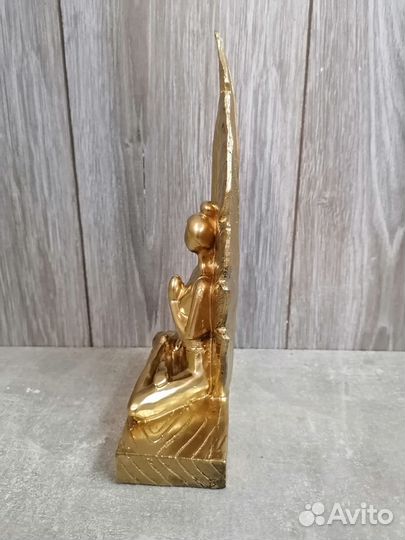 Стильная статуэтка