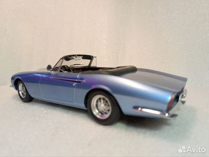 Ferrari 365 California Spyder 1966. 1/18 KK Scale