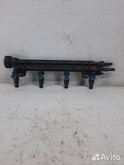 Топливная рампа Hyundai Santa Fe джип 2.4 G4JS