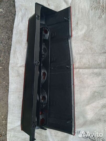 Задний левый фонарь