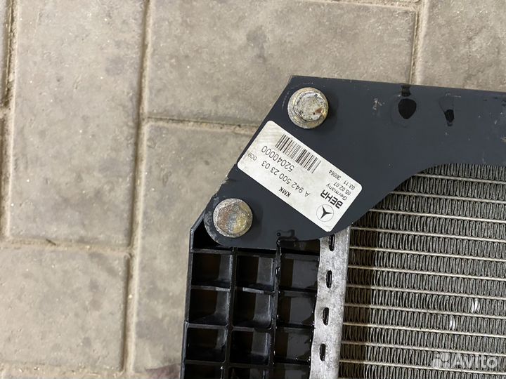 Радиатор мерседес актрос