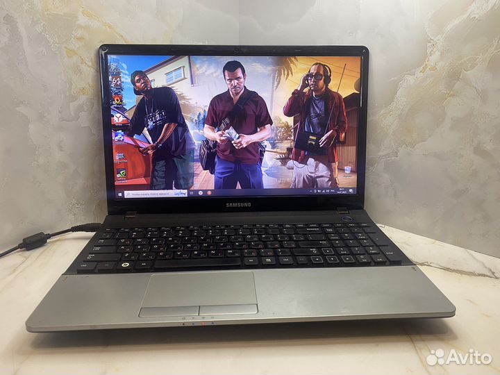 Игровой ноутбук i5/8Gb/Ssd+hdd Samsung