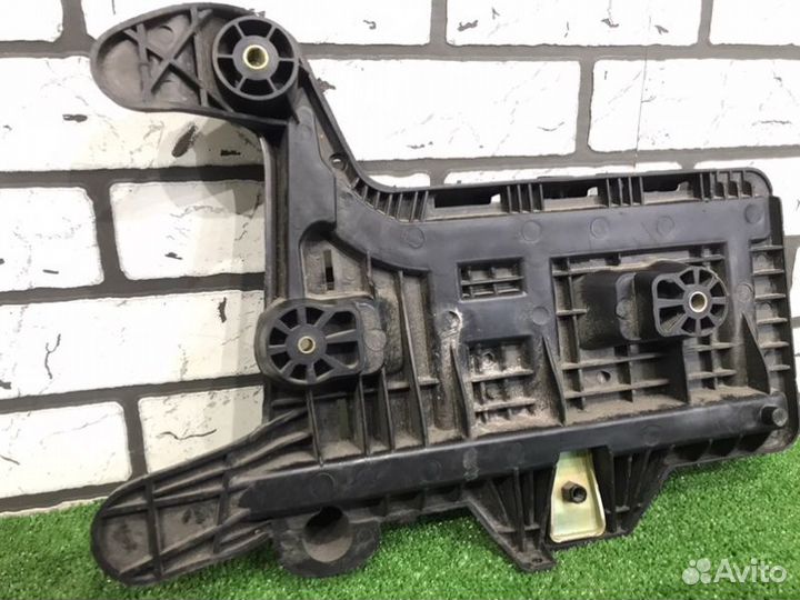 Площадка аккумулятора Volkswagen Passat B6 B7 CC