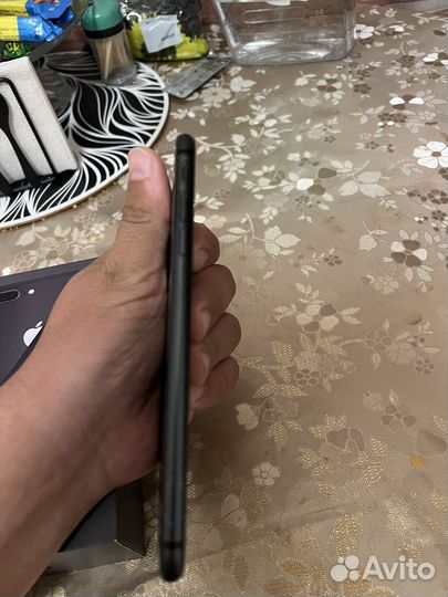 Телефон iPhone 8 plus