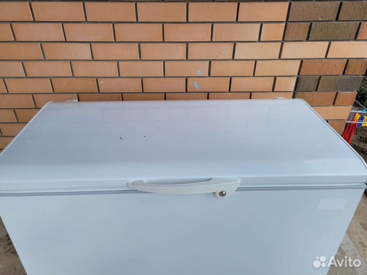 Морозильный ларь с глухой крышкой