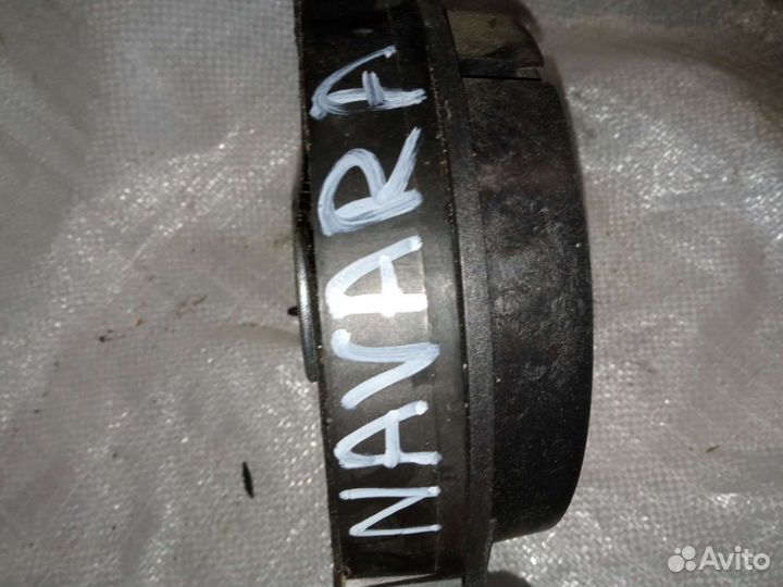 Nissan Navara динамики в дверь