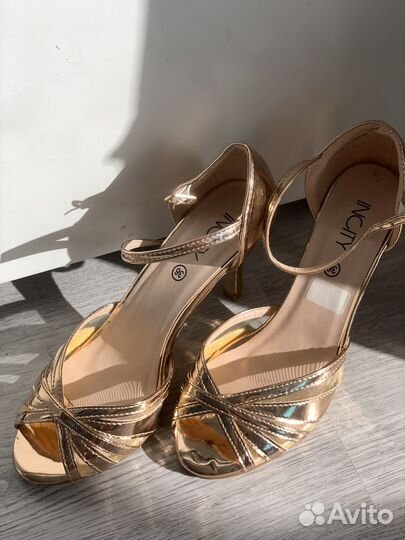 Туфли женские золотые