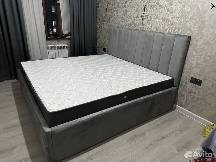 Кровать с матрасом двуспальная