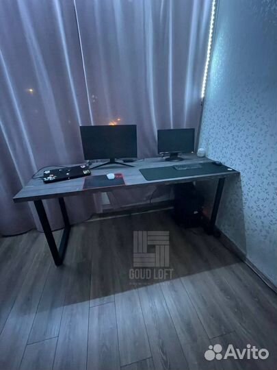 Компьютерный стол в стиле лофт из массива