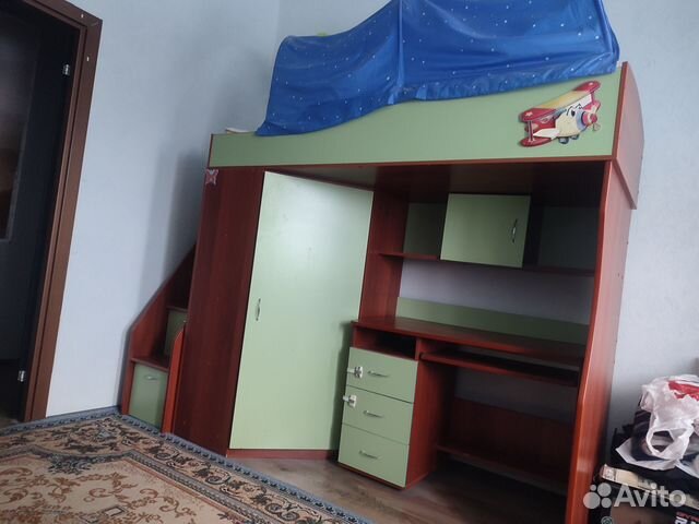 Детская двухъярусная кроватка со столом и шкафом купить в Пушкине ...