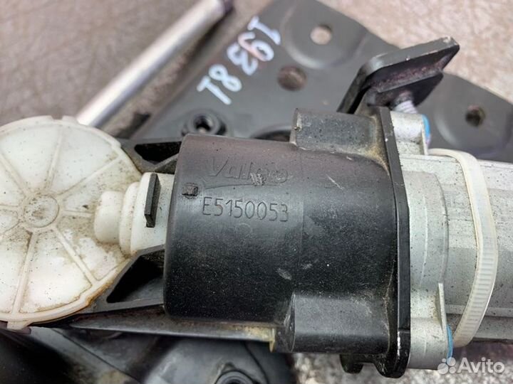 Моторчик открытия, закрытия крышки багажника Audi