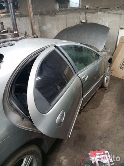 Б. У запчасти Крайслер 300m