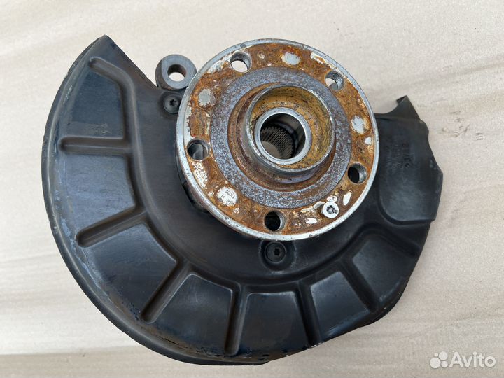 Кулак поворотный правый Volkswagen Tiguan 2011-201