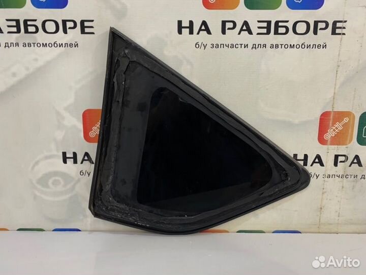 Форточка в крыло задняя правая Toyota Rav4 XA40